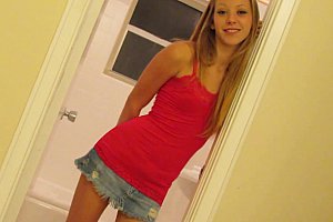 傻子美熟妇自慰乱伦写真 Porn